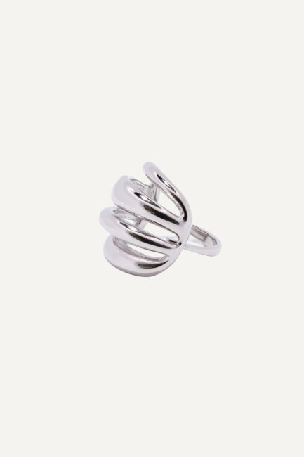Inel Unique Silver din inox, vedere laterală a designului bombat cu linii suprapuse - Marizzo